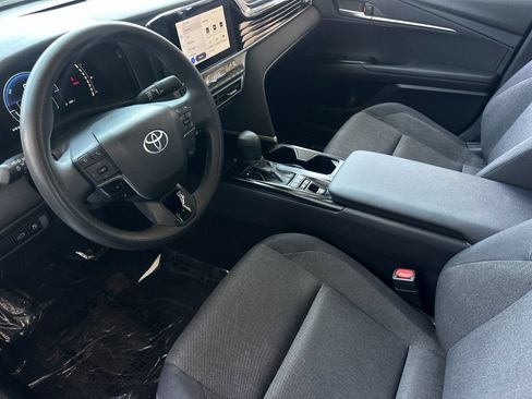 Used 2025 Toyota Camry LE FWD image 9