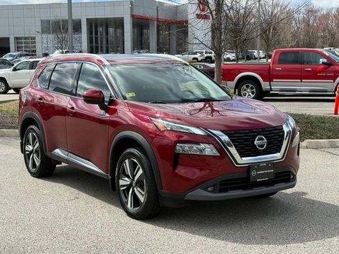 Used 2021 Nissan Rogue SL w/ Premium Package image 3