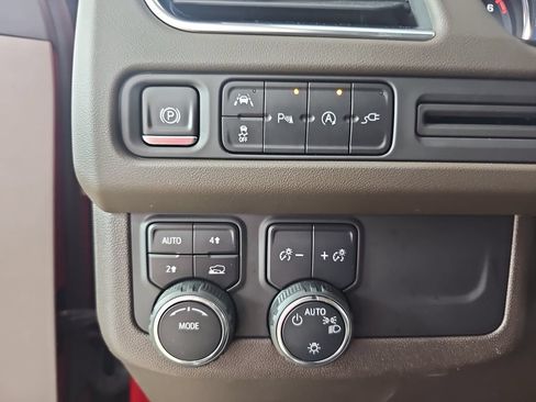 Certified 2021 Chevrolet Tahoe LT w/ Luxury Package AWD/4WD image 33