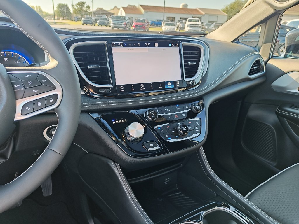 Used 2026 Chrysler Pacifica Limited FWD image 20