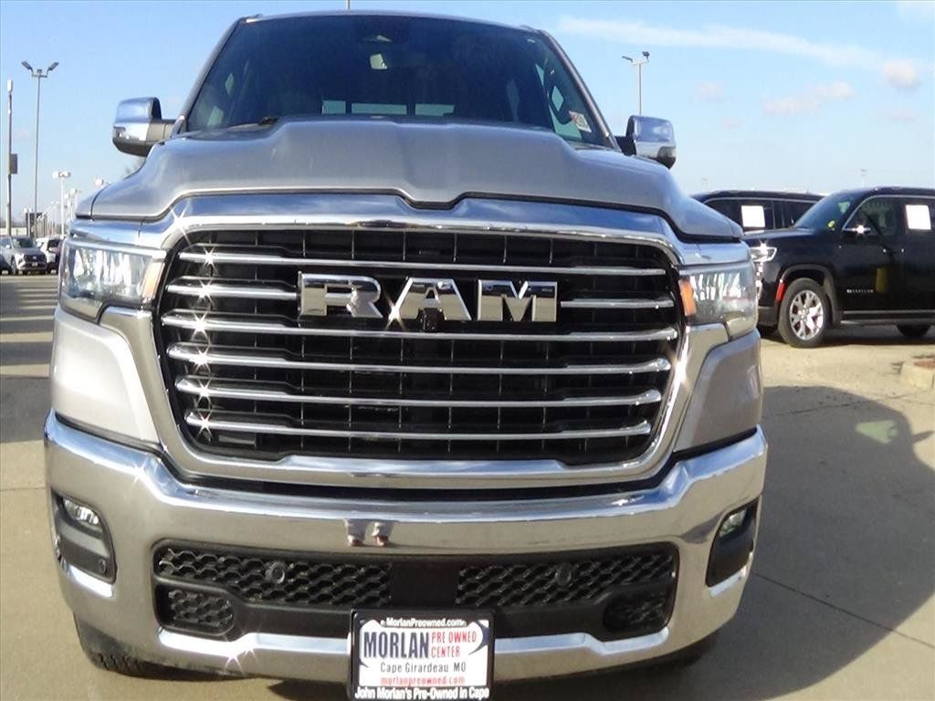 Used 2025 RAM 1500 Laramie AWD/4WD image 4