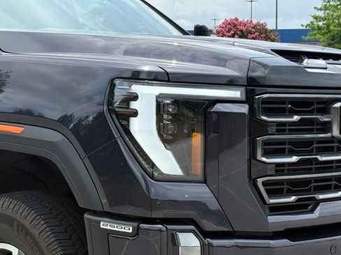 Used 2024 GMC Sierra 2500 AT4 w/ Technology Package AWD/4WD image 13