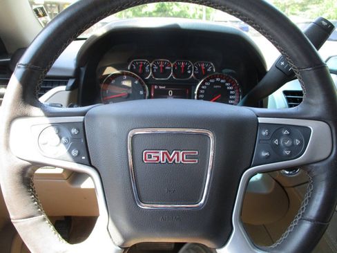 Used 2016 GMC Yukon SLT w/ Open Road Package AWD/4WD image 32