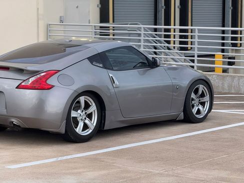 Used 2009 Nissan 370Z Touring RWD image 9