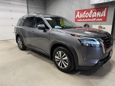 Used 2022 Nissan Pathfinder SL image 1