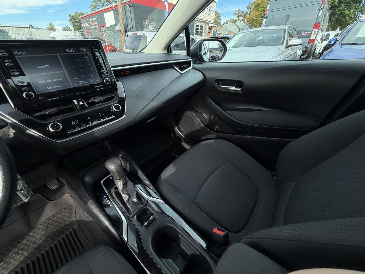 Used 2021 Toyota Corolla LE FWD image 25