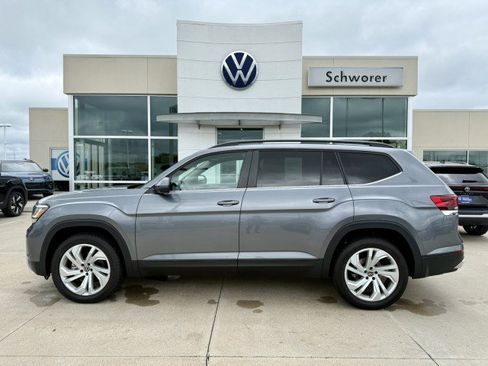 Certified 2022 Volkswagen Atlas SE image 1