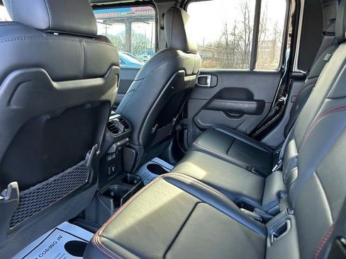 Used 2024 Jeep Gladiator Rubicon w/ Technology Group image 14