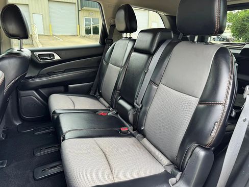 Used 2019 Nissan Pathfinder SV w/ Rock Creek Edition FWD image 18