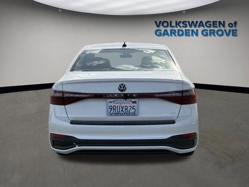 Used 2025 Volkswagen Jetta SE image 6
