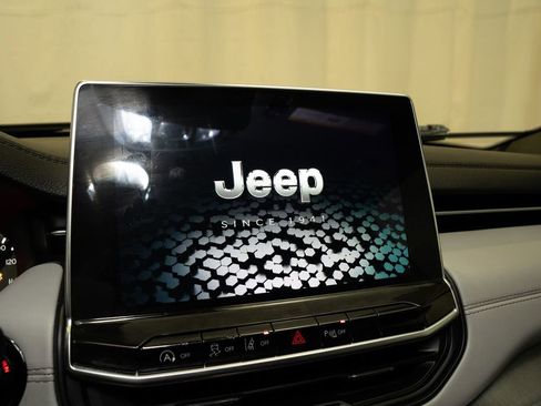 Used 2023 Jeep Compass Limited image 12