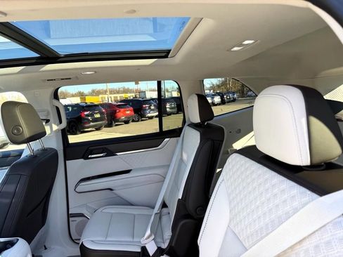 Used 2025 GMC Acadia Denali w/ Super Cruise Package image 9