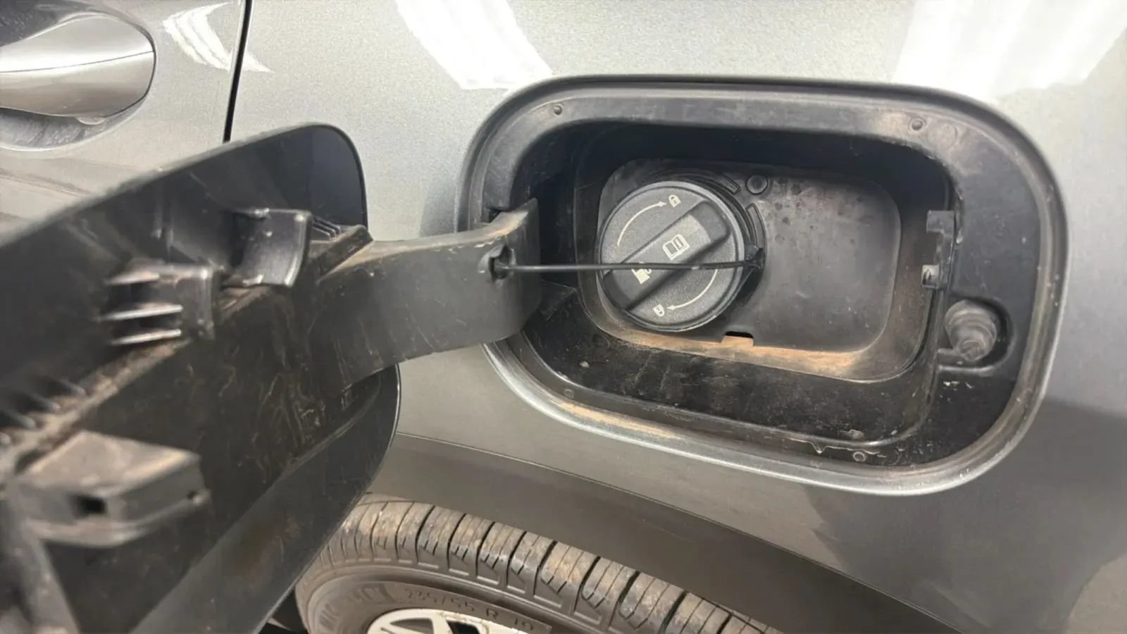 Used 2019 Hyundai Santa Fe FWD w/ Cargo Package image 30