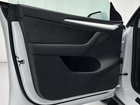 Used 2023 Tesla Model Y Long Range image 23