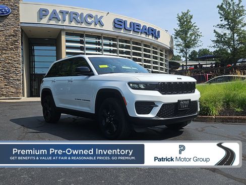 Used 2025 Jeep Grand Cherokee Altitude AWD/4WD image 1
