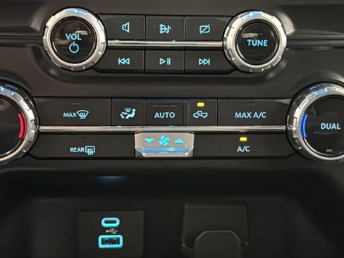 Used 2024 Ford F150 XLT w/ Tow/Haul Package AWD/4WD image 18