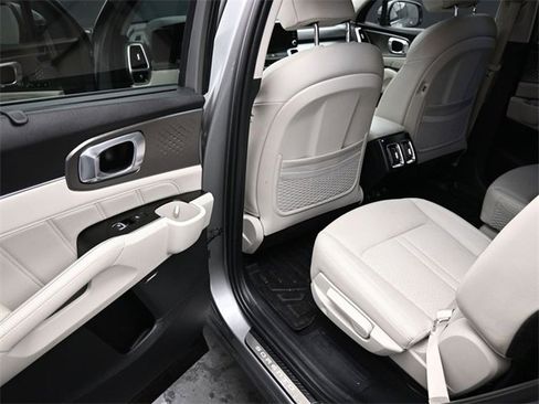 Used 2023 Kia Sorento SX Prestige image 14