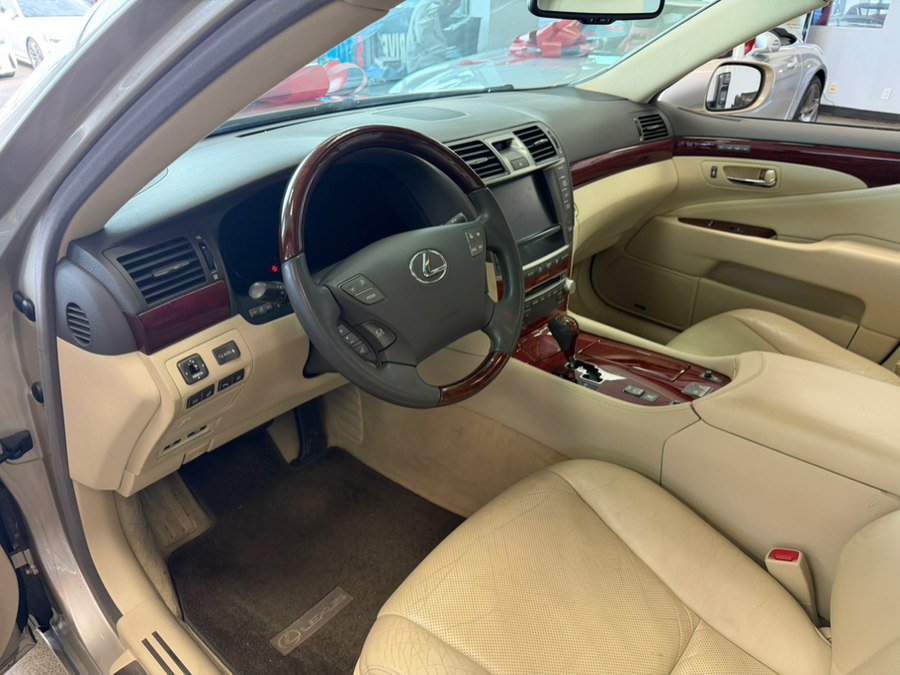 Used 2011 Lexus LS 460 w/ Comfort Pkg RWD image 20