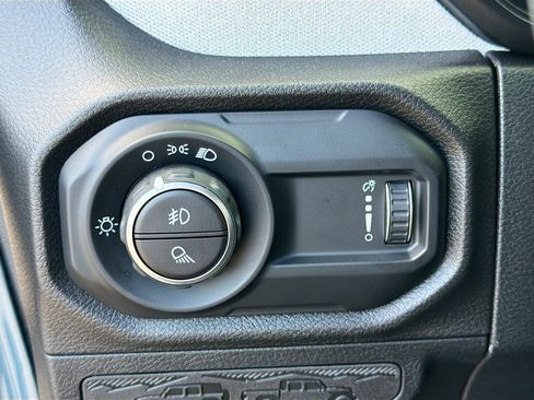 Used 2025 Jeep Gladiator Sport image 34