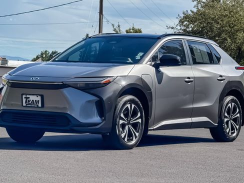 Used 2023 Toyota bZ4X FWD image 9