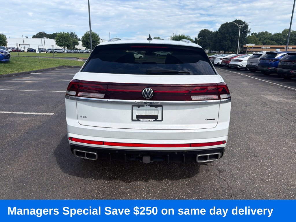 Used 2024 Volkswagen Atlas Cross Sport SEL Premium R-Line AWD/4WD image 4