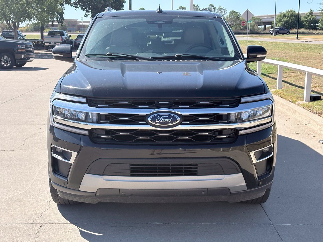 Used 2024 Ford Expedition Max Limited RWD image 2