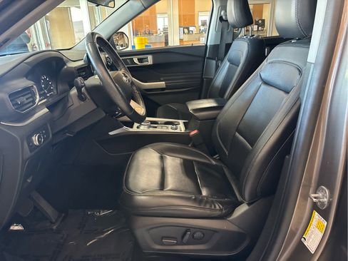 Used 2021 Ford Explorer XLT w/ Equipment Group 202A AWD/4WD image 25