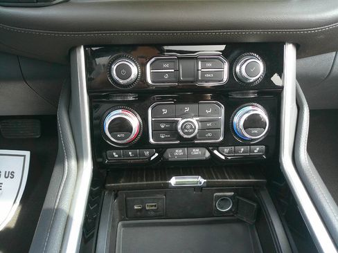 Used 2021 GMC Yukon Denali w/ Denali Premium Package image 26