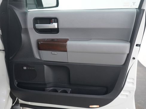 Used 2015 Toyota Sequoia Platinum image 13