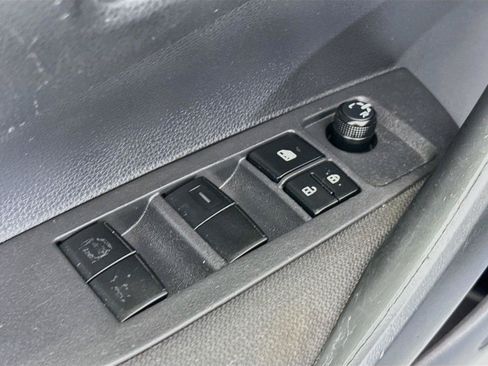 Used 2020 Toyota Corolla LE FWD image 23