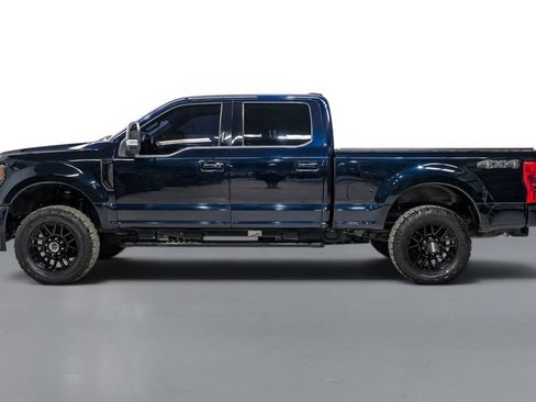 Used 2022 Ford F250 Lariat w/ Black Appearance Package AWD/4WD image 9