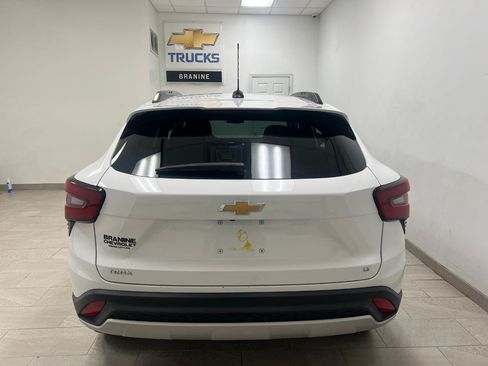 Used 2025 Chevrolet Trax LT w/ LT Convenience Package FWD image 20