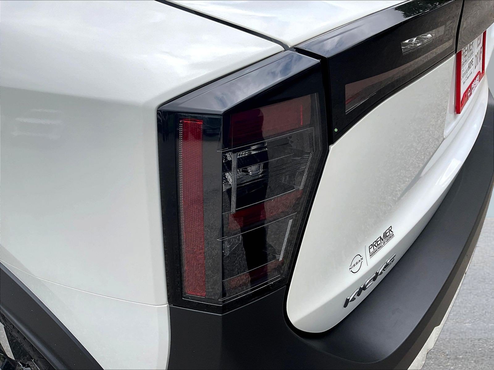 Certified 2025 Nissan Kicks SR FWD image 25