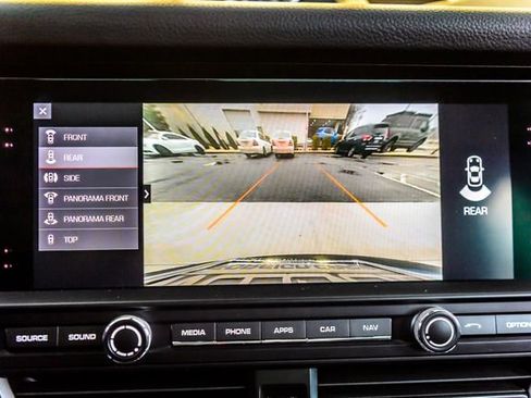 Used 2019 Porsche Macan S image 22