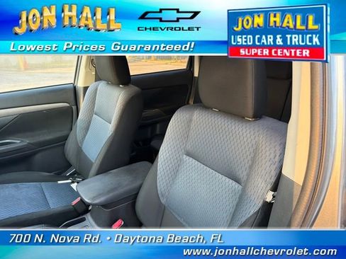 Used 2014 Mitsubishi Outlander ES image 17