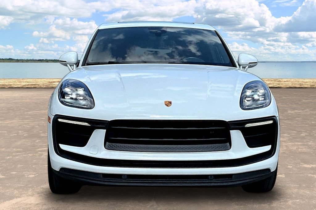 Used 2022 Porsche Macan AWD/4WD image 2