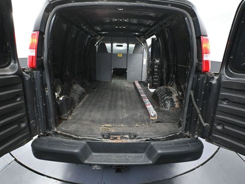 Used 2018 GMC Savana 2500 image 32