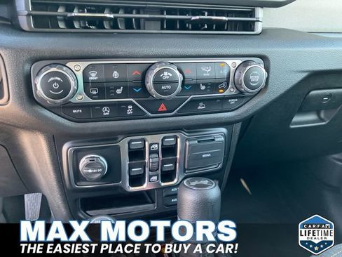 Used 2024 Jeep Wrangler Sport S image 36