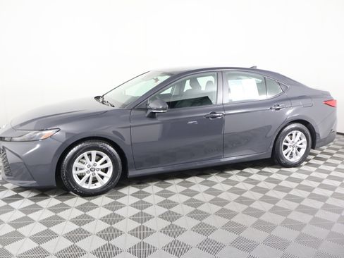 Used 2025 Toyota Camry LE image 9
