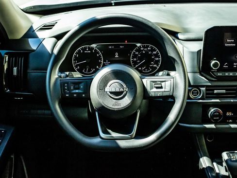 Used 2024 Nissan Pathfinder S AWD/4WD image 17