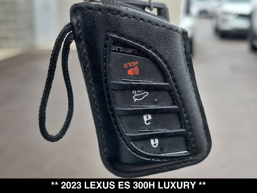 Used 2023 Lexus ES 300h w/ Accessory Package (Z2) FWD image 34