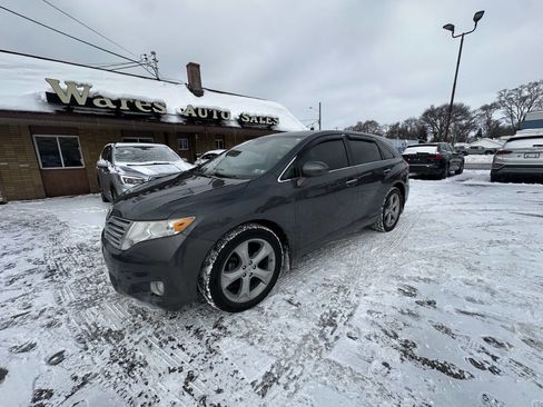 Used 2012 Toyota Venza Limited w/ Tow Pkg image 2