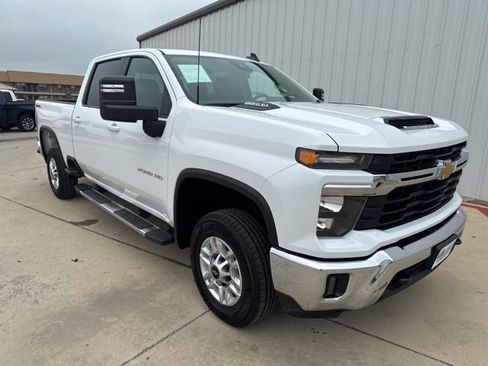 Used 2025 Chevrolet Silverado 2500 LT w/ Convenience Package AWD/4WD image 8