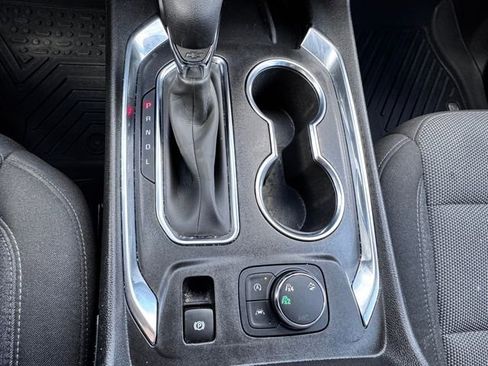 Used 2023 Chevrolet Traverse LT w/ Rear Camera Mirror Package image 30