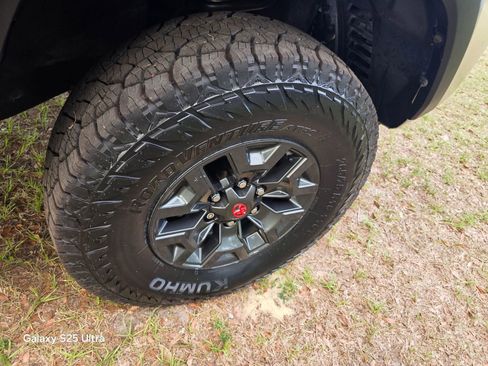 Used 2017 Toyota Tacoma TRD Off-Road w/ Tow Package (A/T) AWD/4WD image 9