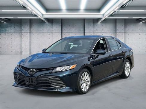 Used 2019 Toyota Camry LE image 1