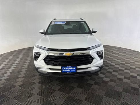 Used 2025 Chevrolet TrailBlazer LT AWD/4WD image 2