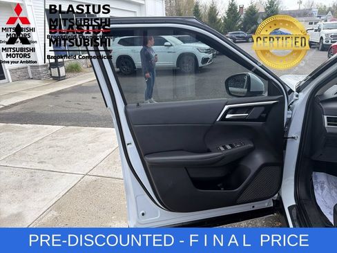 Used 2023 Mitsubishi Outlander 4WD Plug-In Hybrid image 15