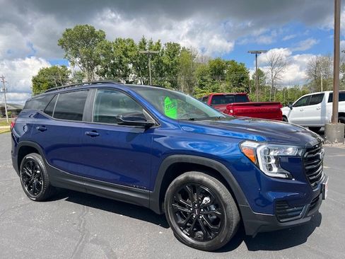 Used 2022 GMC Terrain SLE w/ Driver Convenience Package image 6