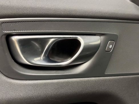 Used 2023 Volvo XC60 B5 Ultimate w/ Climate Package FWD image 19